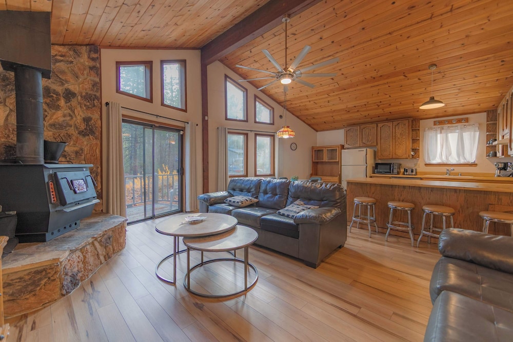 Oglala Little Lodge - Cabin Getaway