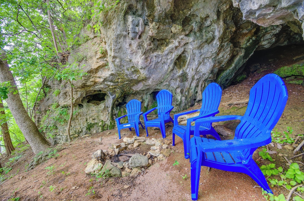 Waterfront Views & Resort Perks: Osage Beach Home view 5