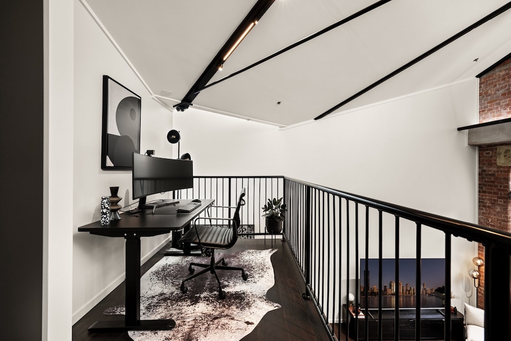 Stylish Riverside 2-bedroom Apartment in Teneriffe