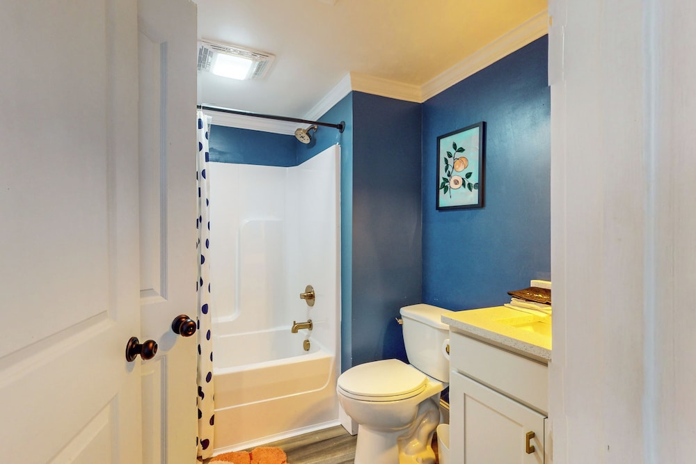 3 BR Home: Dog Friendly w/ Scenic Views & Pool