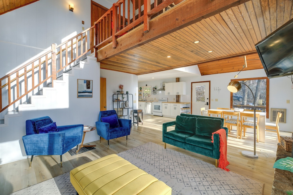 Blue Ridge Mountains Cabin w/ Community Perks!