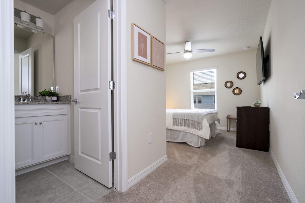 Stunning 5Bd w/ Pool @ Windsor Island Resort 3814