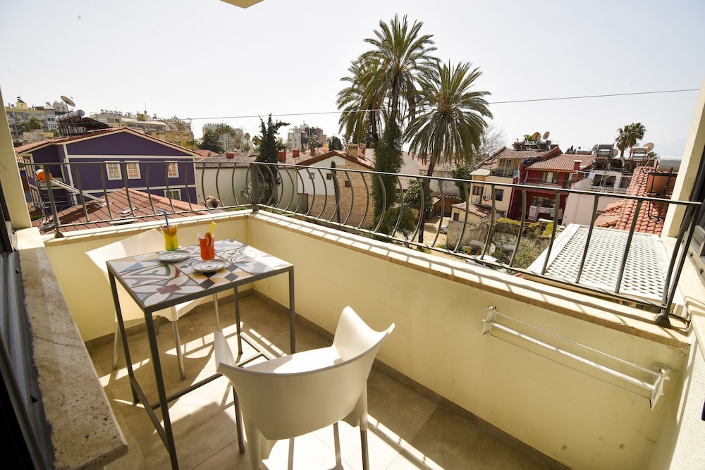 Superb Flat with Calm Balcony - REYHAN