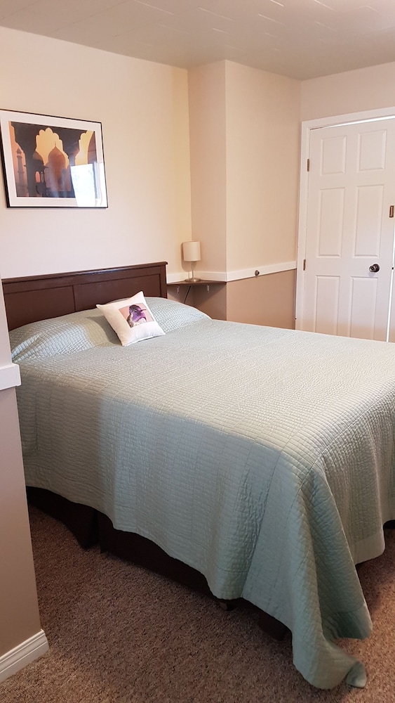 Rivermount Motel Campground and RV Park