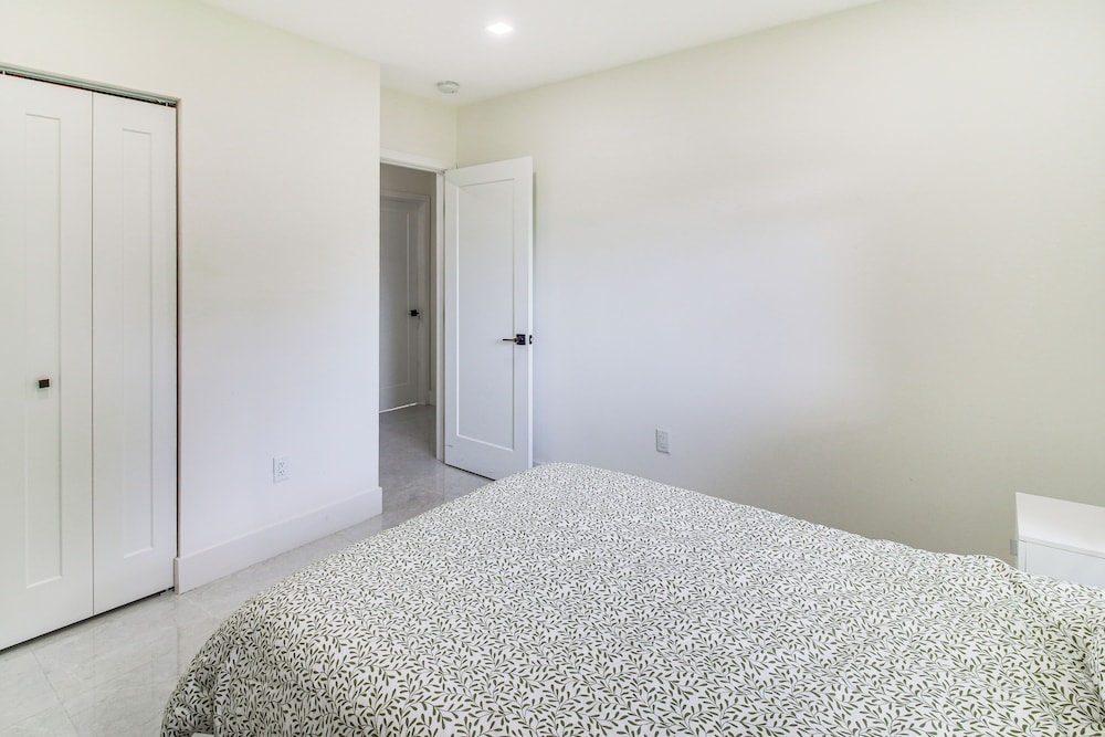 5 Mi to Beach: Group Getaway w/ Yard in Miami
