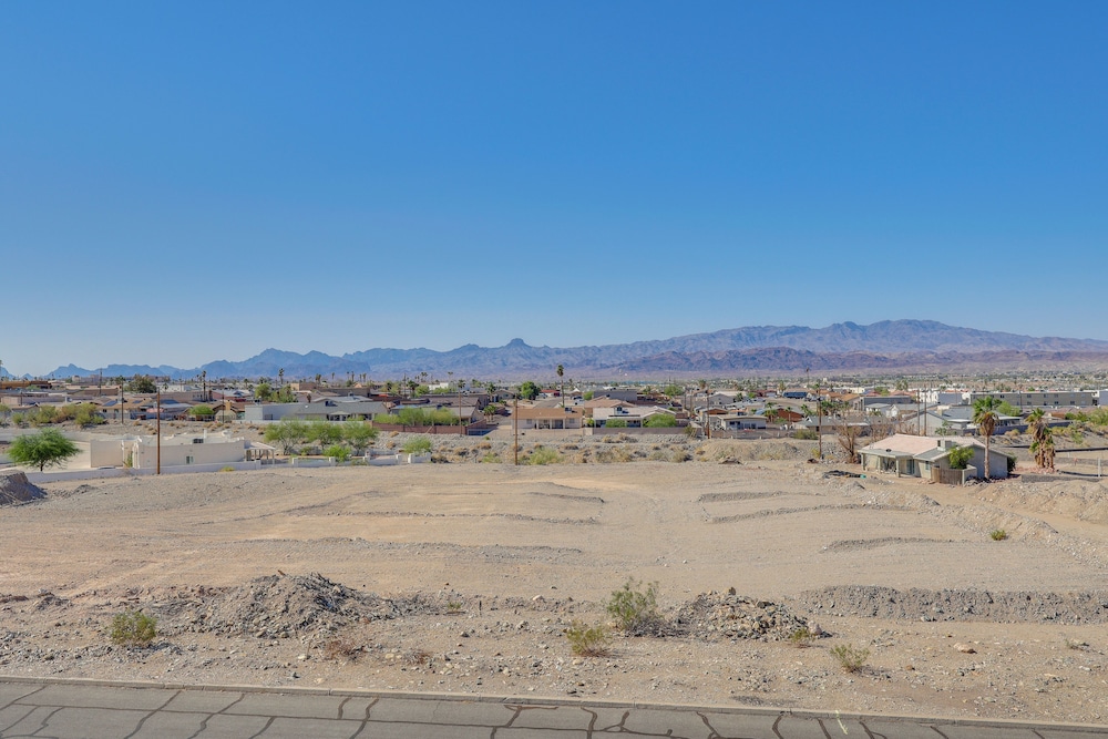Pool Access & Mtn Views: Lake Havasu City Condo!