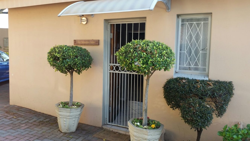 Royal Ridge Guest House and Apartments