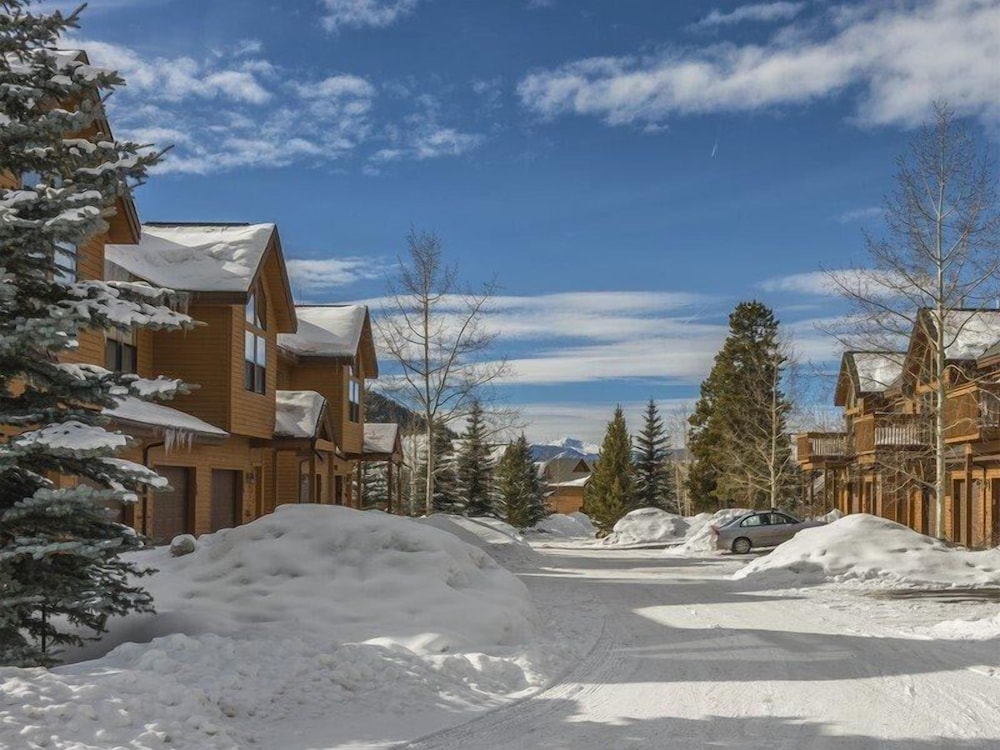 Snake River Village 3 Bedroom Apartment by Key to the Rockies