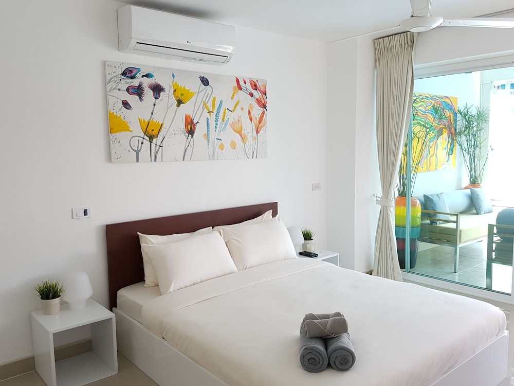 Beachside 3-bedroom Townhouse w Private Pool at 70 Meters From Beach view 5