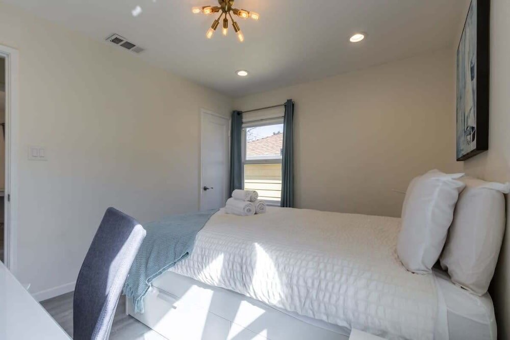 @ Marbella Lane - Convenient Home in Sunnyvale