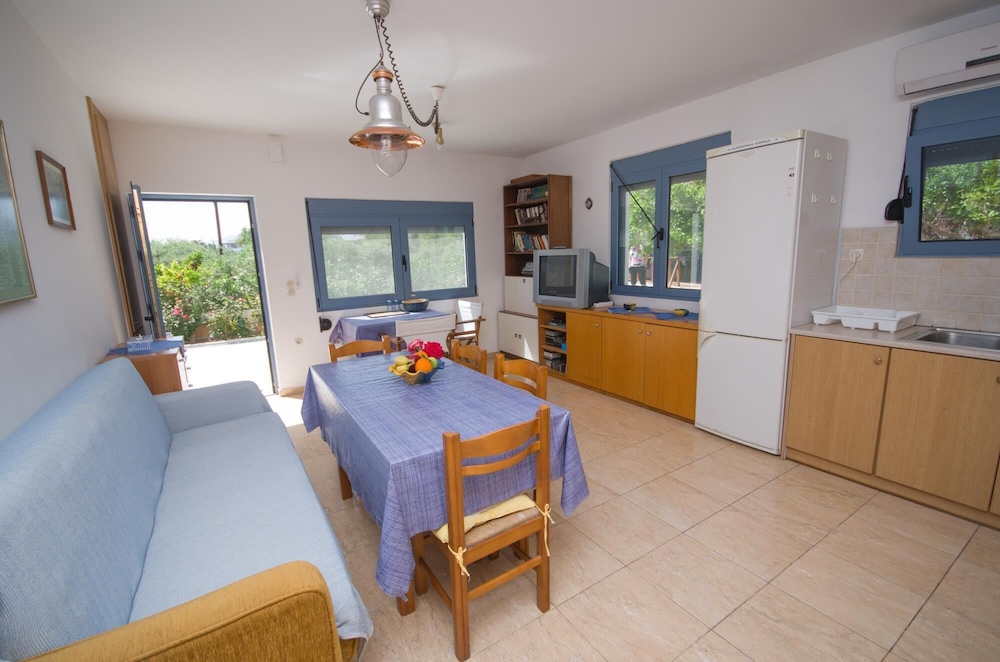 Family Holidays House Koutsouras by GHH photo 4