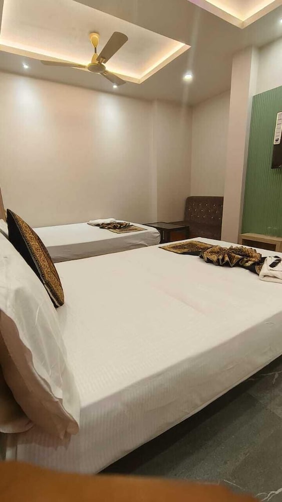 Hotel Radharani Palace