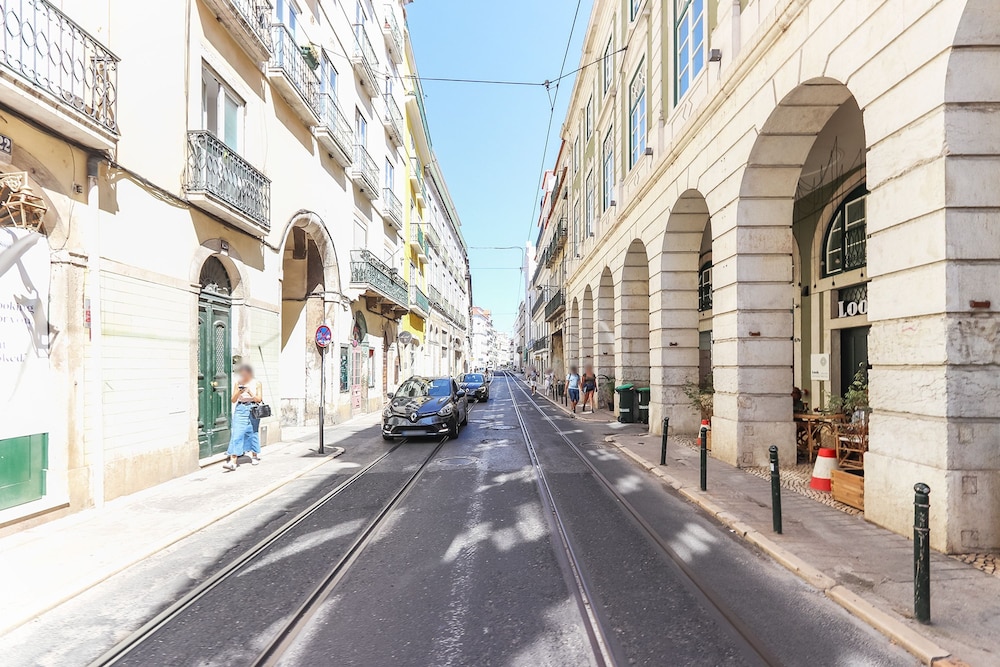 Lisbon Vacations - Santos Tiny Studio II by Homing - Property Image 1