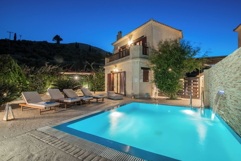 Amorosa Villas