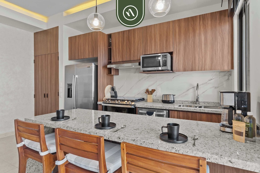 Luxury 2 BR - Downtown - Pool - Sunset in Terrace
