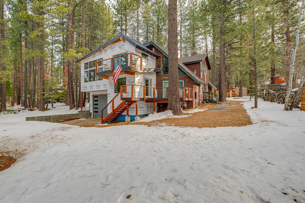 1 Mi to Heavenly Ski Resort: Retreat w/ Hot Tub