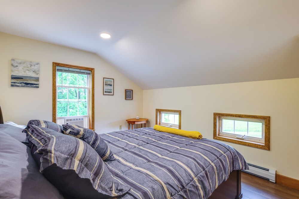 Mountain & Sunset Views: Upstate Family Home