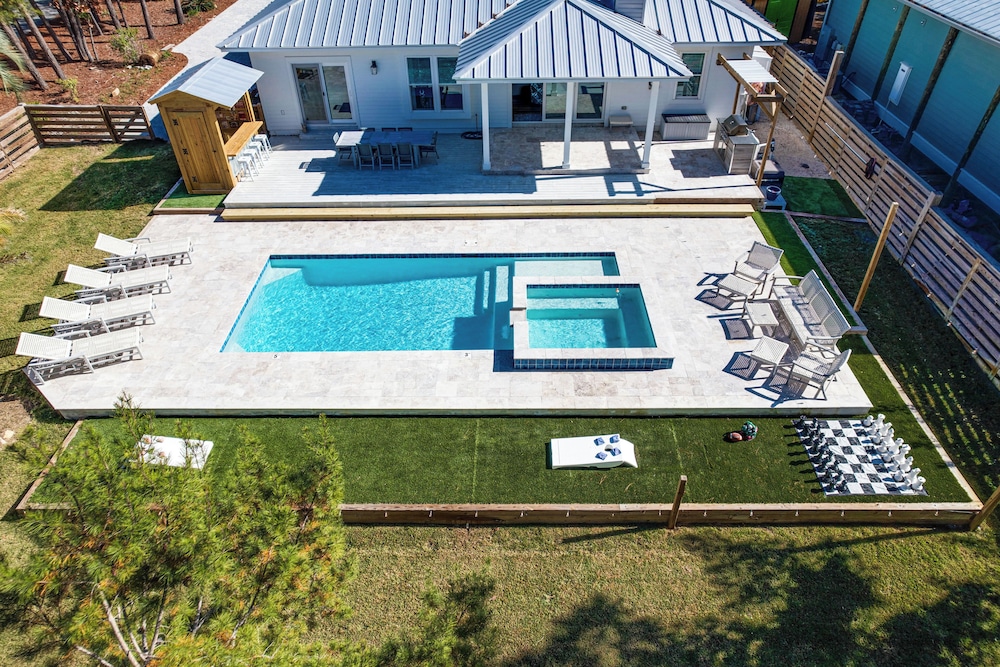 Tranquility & Nearby Beach Access: Private Oasis