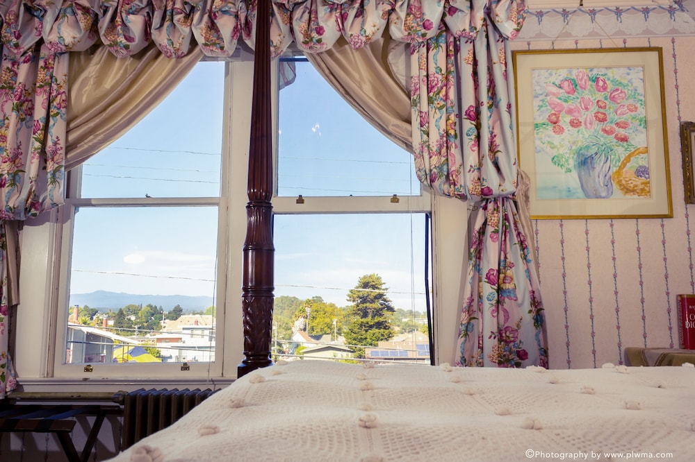 Cliff Crest Bed & Breakfast