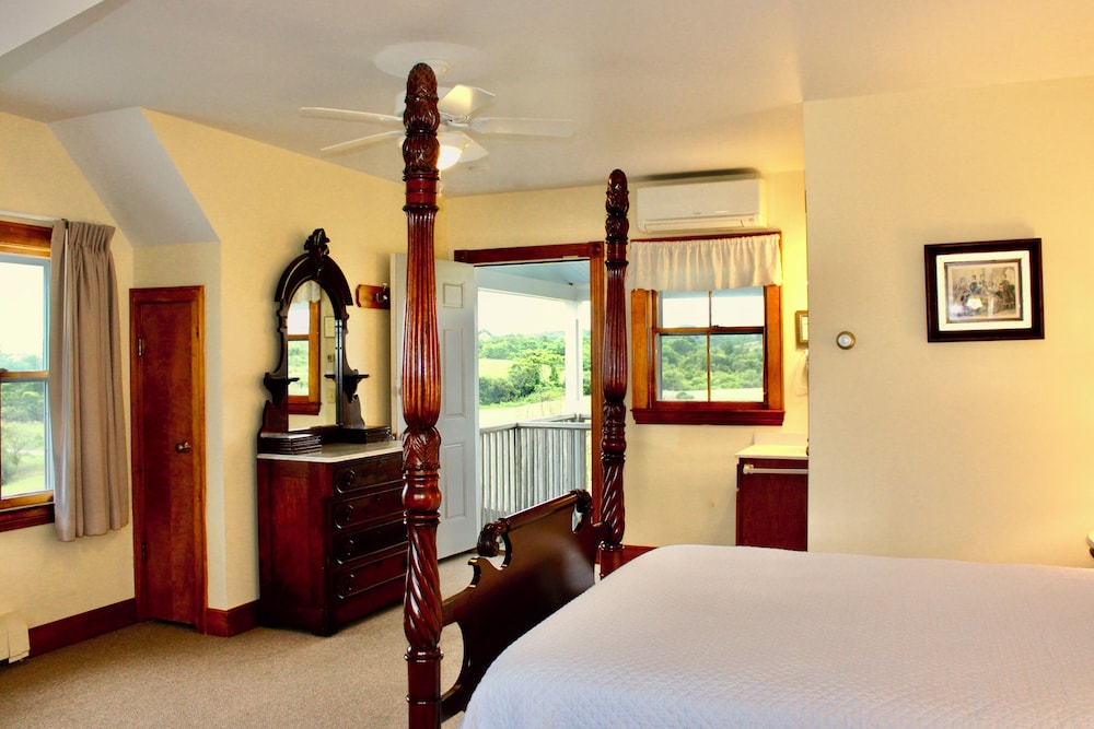 Rose Farm Inn