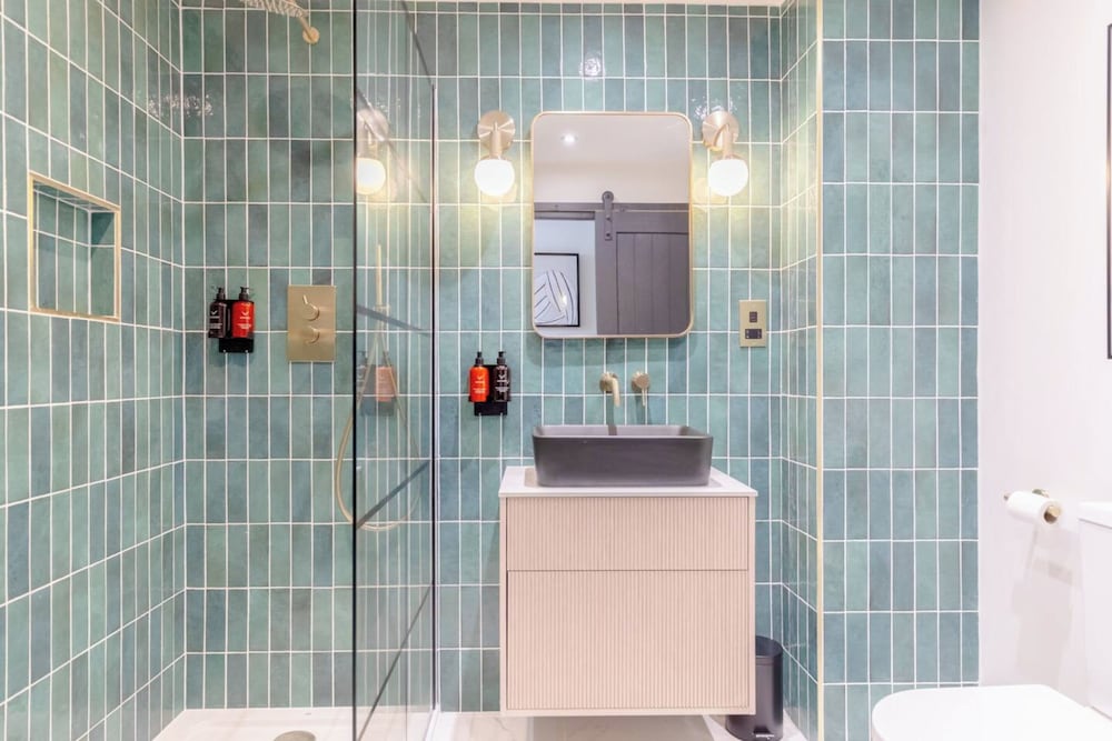 Contemporary Elegance - 2BD Flat, Clapham!
