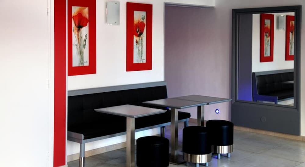Levallois-Perret Vacations - Hotel Briand devient Hotel IPL - Property Image 5