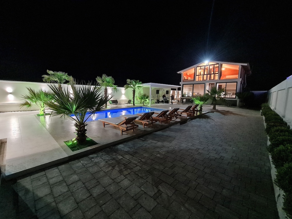 La Mirage Group Villas