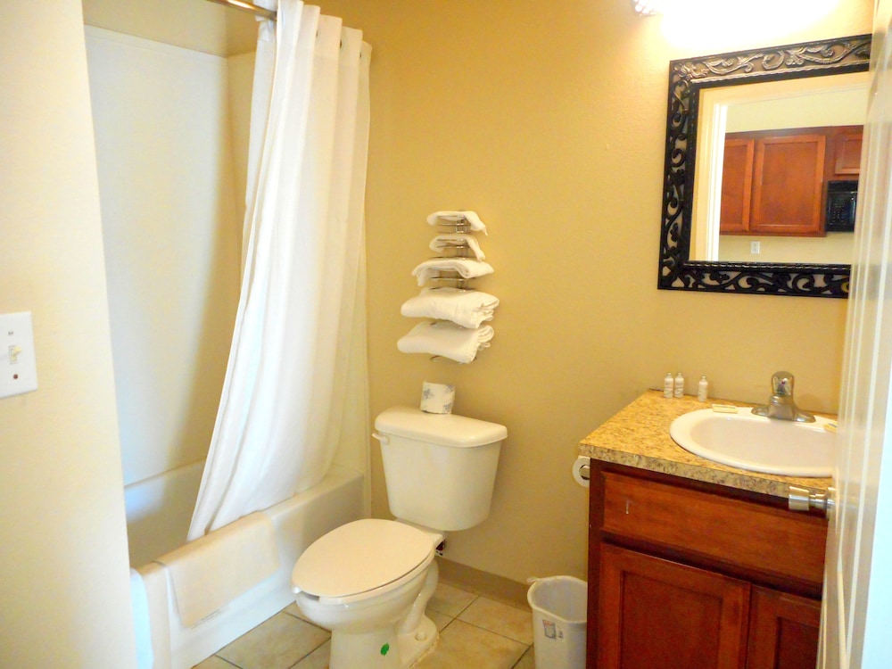 Crossroads Inn & Suites