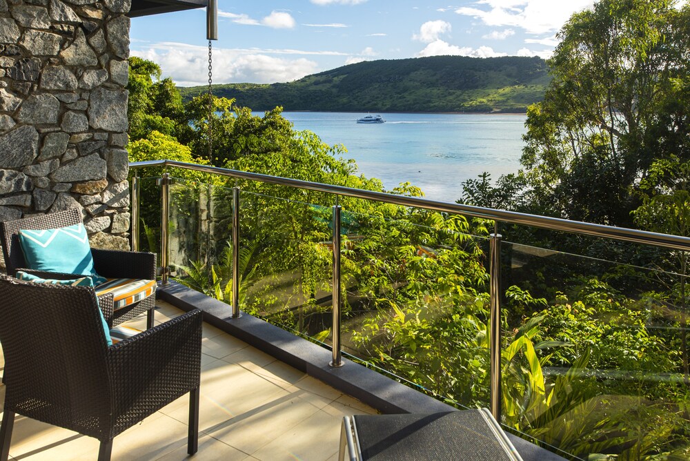Villa 2 The Edge Oceanfront Deluxe 4 Bedroom Near Marina With Golf Buggy