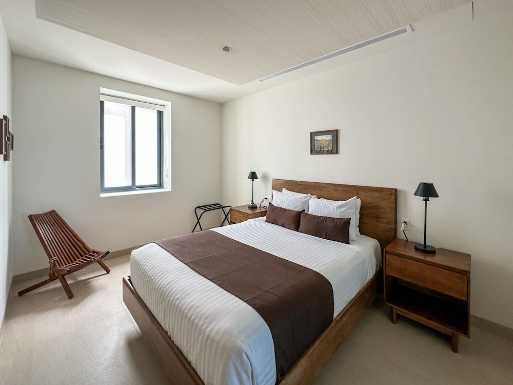 5BR Beachfront Luxury Condo