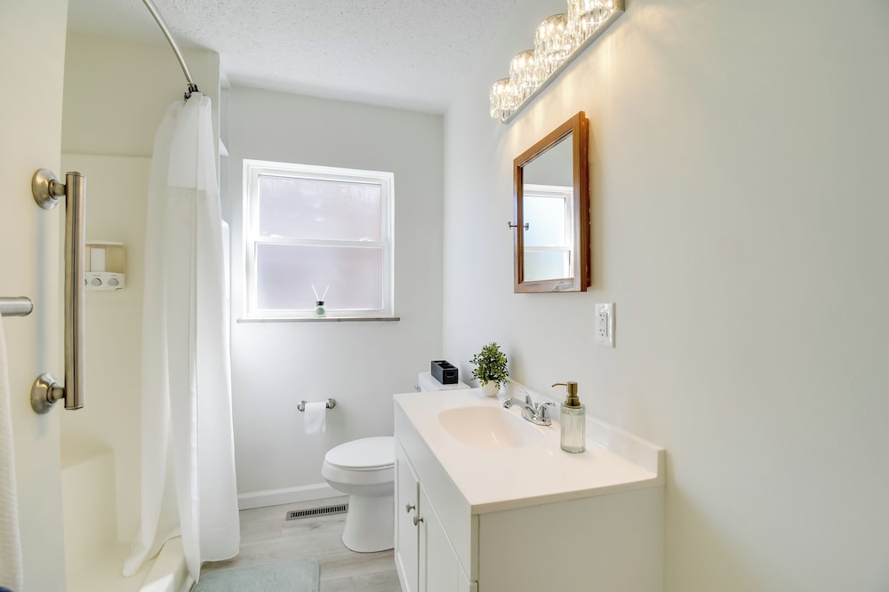 Walk to Ritter Park: Renovated Home Near Marshall!