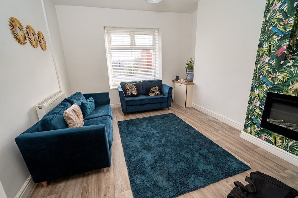 Cosy 3-bed House Walk to Swansea Stadium