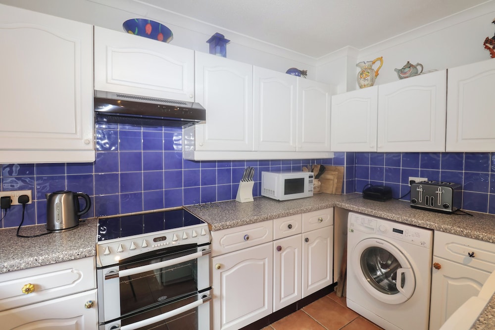 2 Kersbrook Gardens