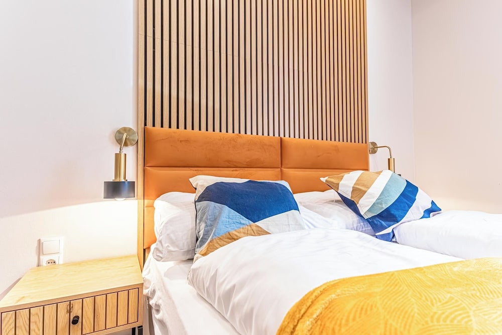 4BR Apartment for Groups Near Stadthalle