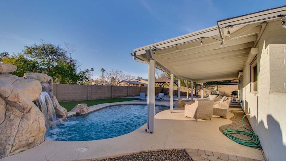 Relaxing 4 Bdrm Retreat in the Heart of Scottsdale