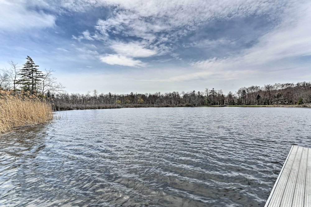 Welcoming Poconos Retreat w/ Deck & Pool Access view 2