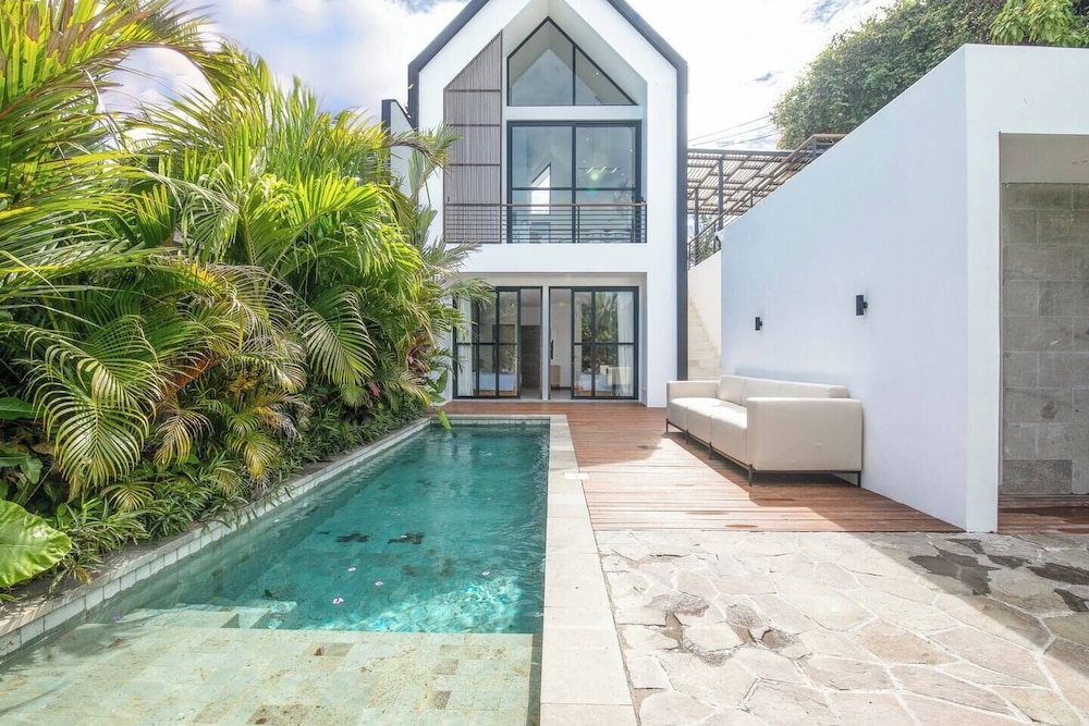 Elegant Villa Sinara 2BR With Sea View