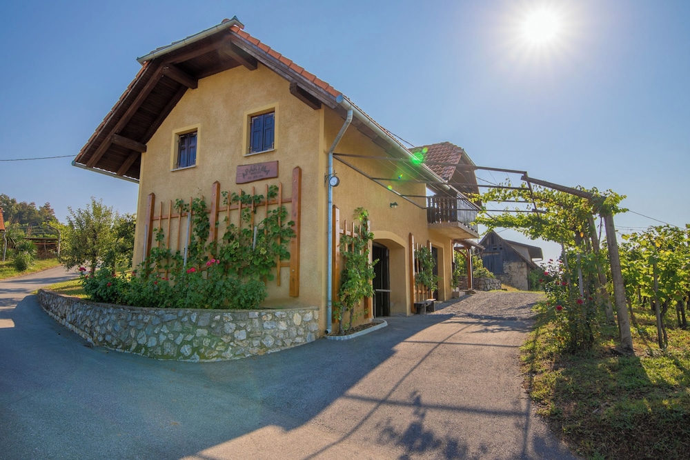 Vineyard Cottage Brodaric