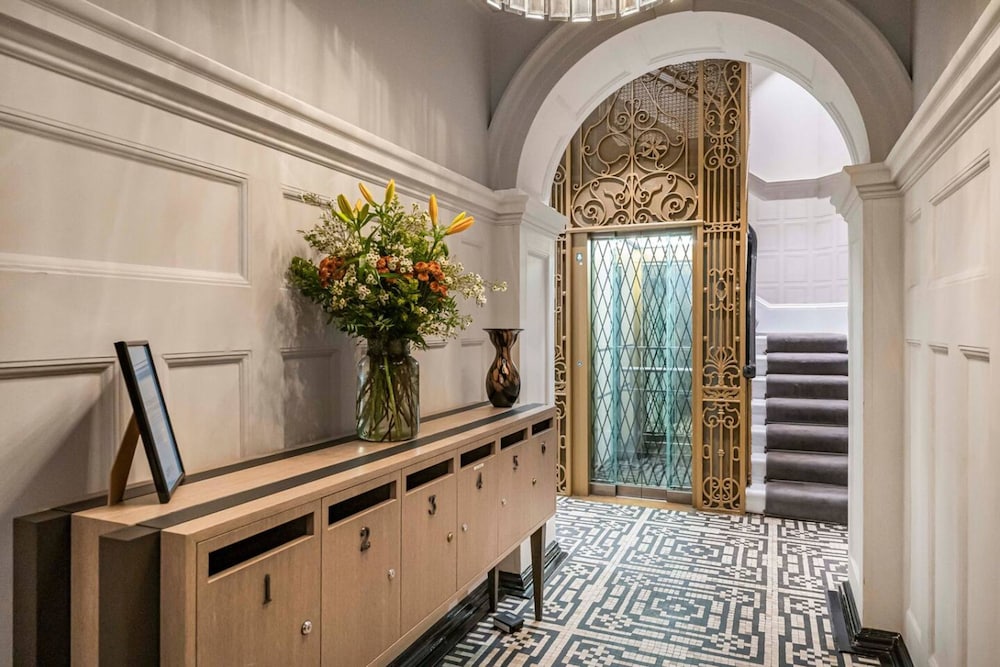 Mayfair Home Private Parking Central AC