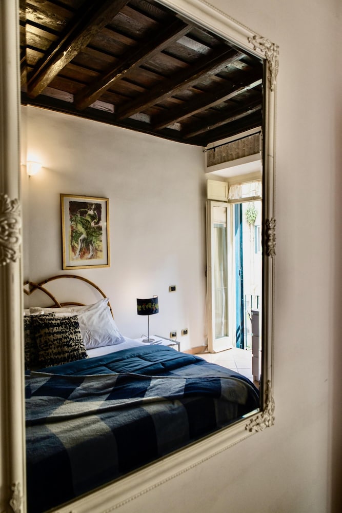 Estate4home - Trevi Fountain Apartment