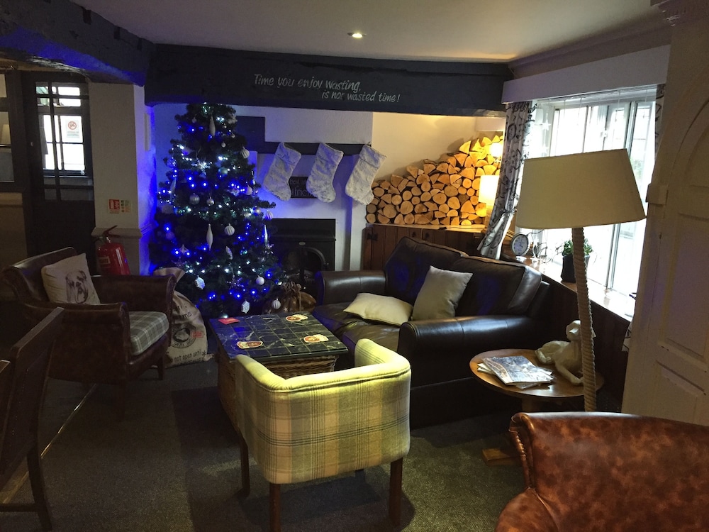 The Bluebell Inn and Lodge