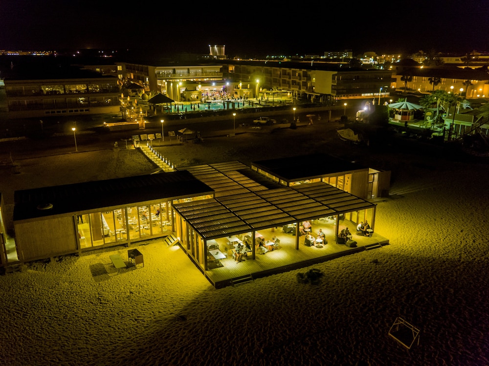 Hotel Oasis Salinas Sea