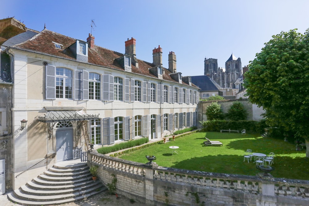 Bourges Vacations - Hotel de Panette - Chambres historiques - Property Image 4