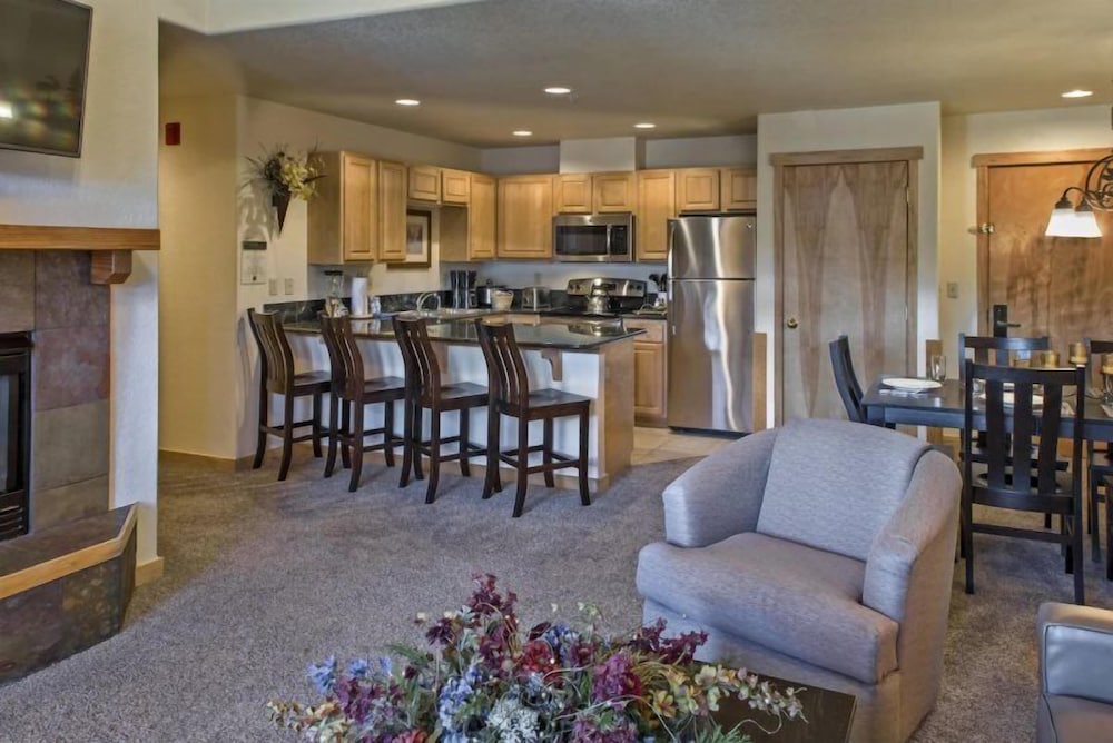 Grand Timber Lodge 1 Bedroom Ski In, Ski Out Condo