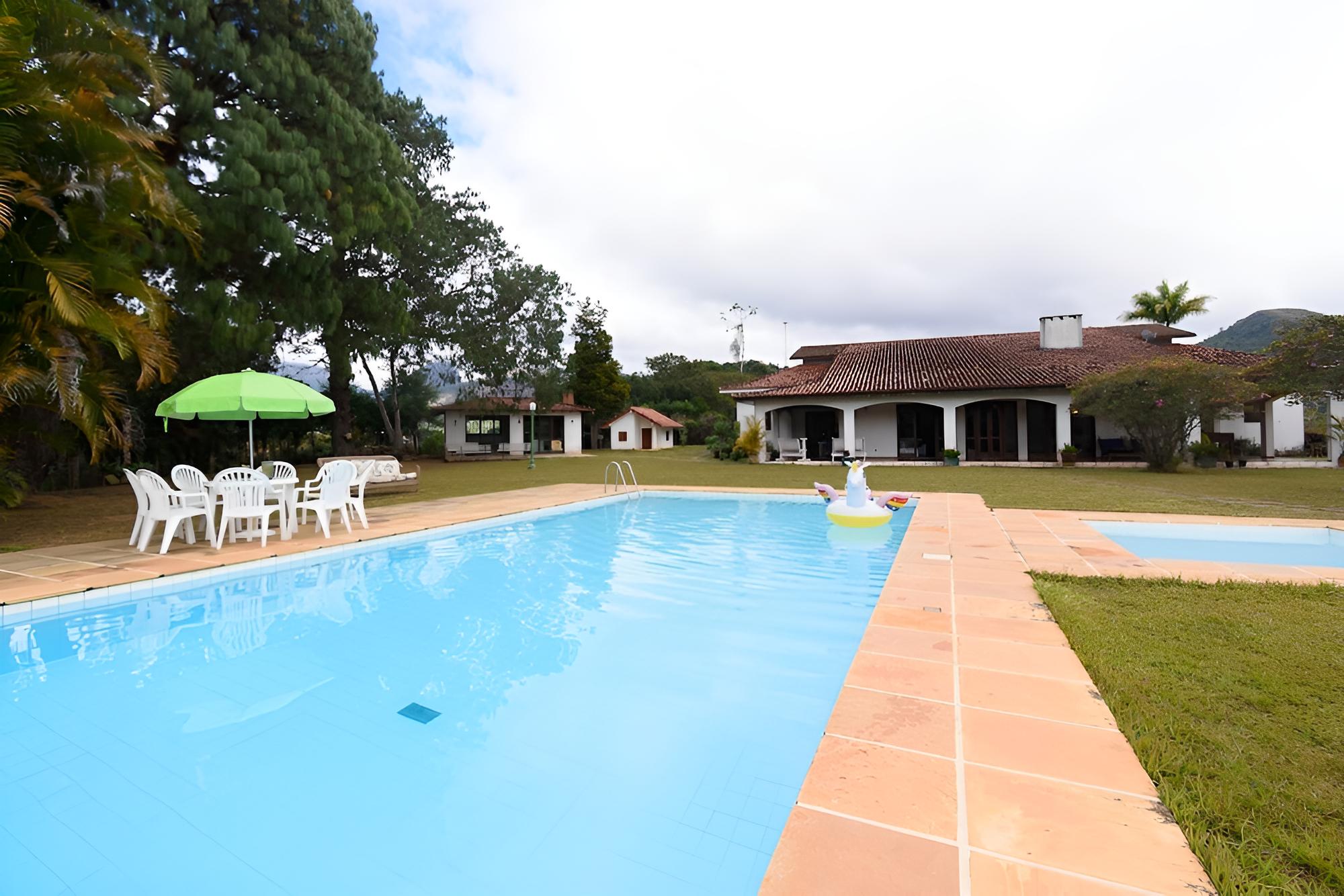 Maravilhoso sítio com vista pra montanha