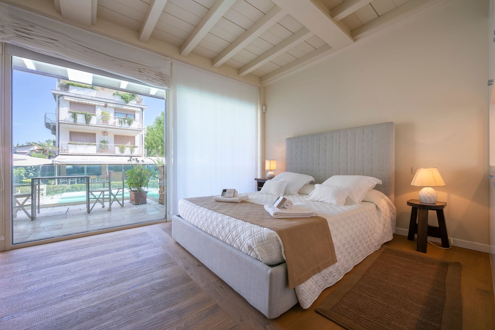 Seocheon Red Windmill Attiang Pension view 3
