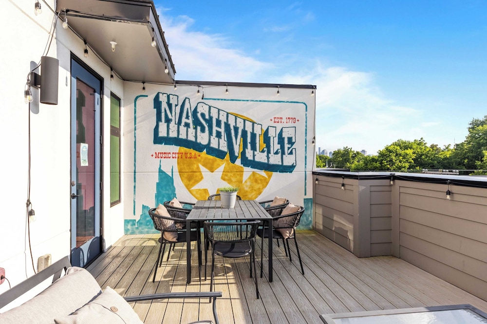 Skyline Soundhouse Rooftop Deck & Game Room Near East Nashville & Broadway