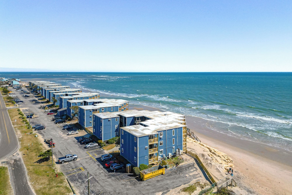 Ocean-view Condo: Steps to North Topsail Beach! view 4