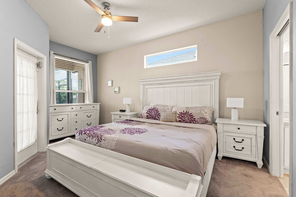 Poolside At Calabay - Home for 11 With Game Room, Pool & Hot Tub