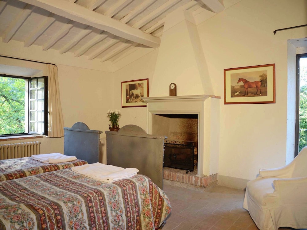 Villa in Rome With Pool & Garden photo 5